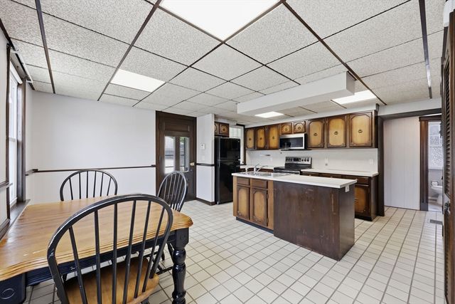 585 Armory St, Springfield, MA 01104