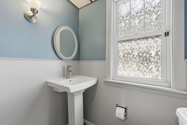 585 Armory St, Springfield, MA 01104