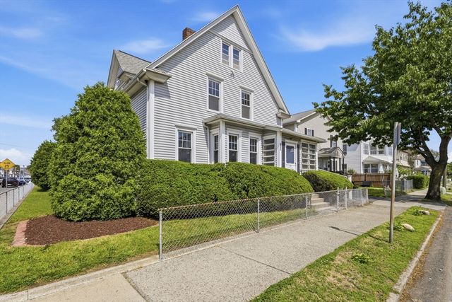 585 Armory St, Springfield, MA 01104