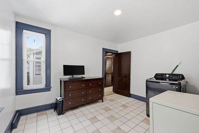 585 Armory St, Springfield, MA 01104