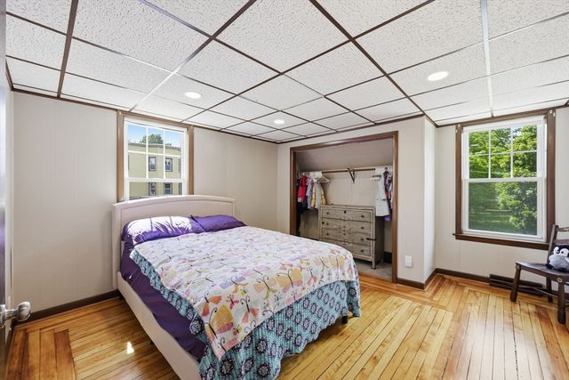 585 Armory St, Springfield, MA 01104