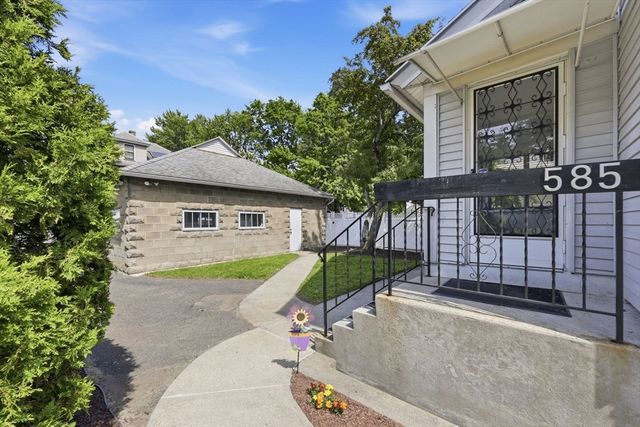 585 Armory St, Springfield, MA 01104