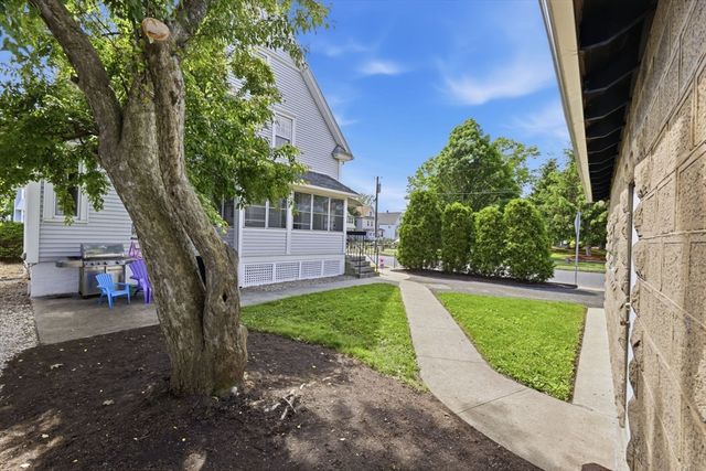 585 Armory St, Springfield, MA 01104