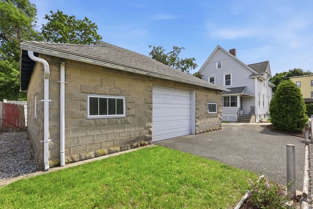 585 Armory St, Springfield, MA 01104