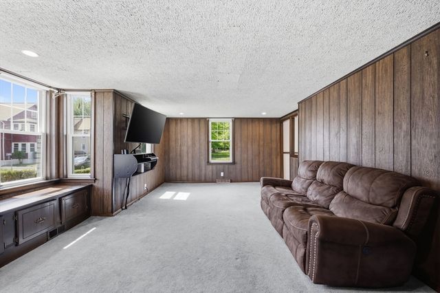 585 Armory St, Springfield, MA 01104