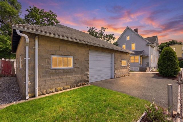 585 Armory St, Springfield, MA 01104