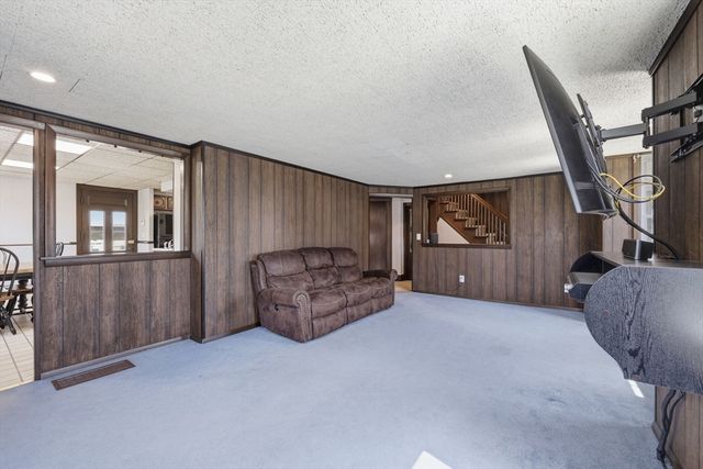 585 Armory St, Springfield, MA 01104