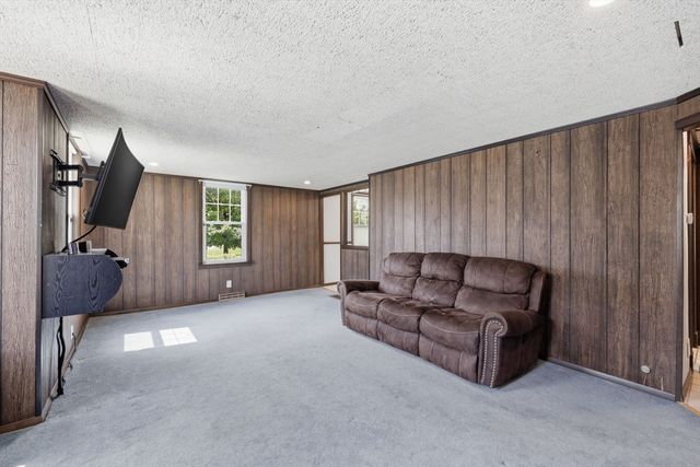 585 Armory St, Springfield, MA 01104