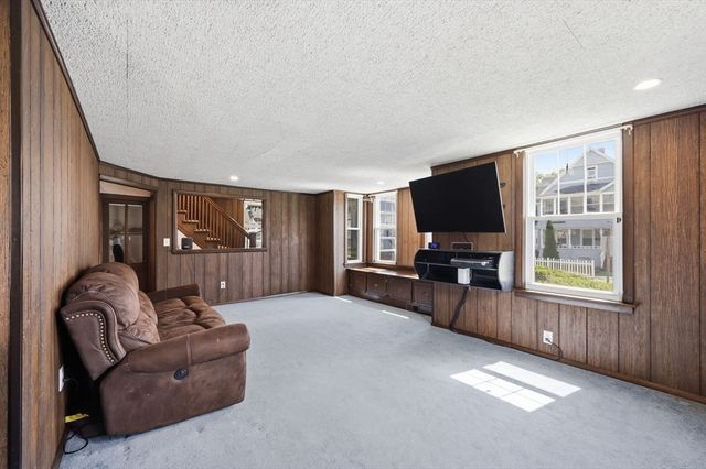 585 Armory St, Springfield, MA 01104