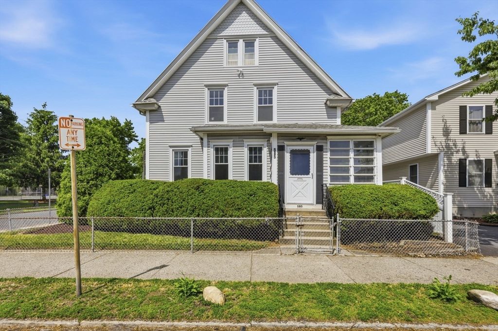 585 Armory St, Springfield, MA 01104