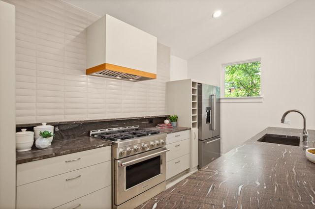 3003 Ray Wood DR 2, Austin, TX 78704