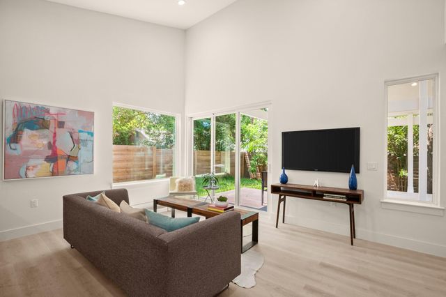 3003 Ray Wood DR 2, Austin, TX 78704