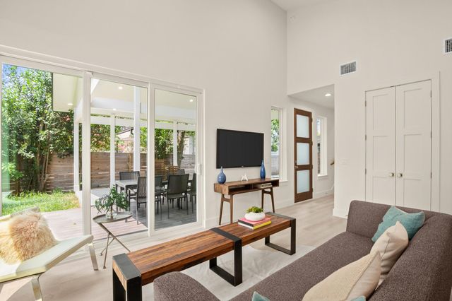 3003 Ray Wood DR 2, Austin, TX 78704