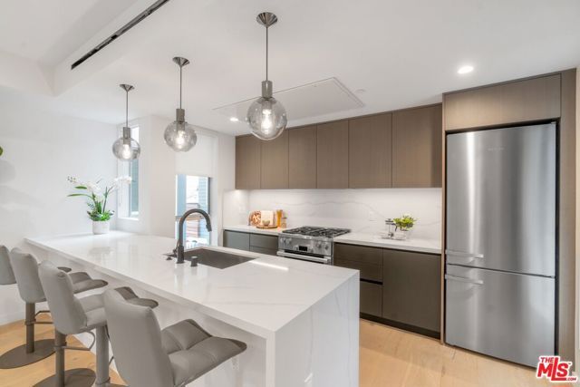 855 N Detroit Street, Los Angeles, CA 90046