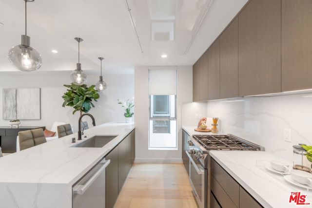 855 N Detroit Street, Los Angeles, CA 90046