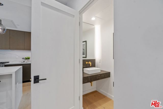 855 N Detroit Street, Los Angeles, CA 90046