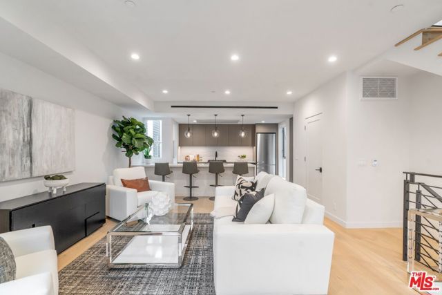 855 N Detroit Street, Los Angeles, CA 90046