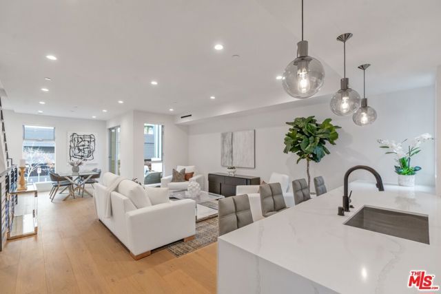 855 N Detroit Street, Los Angeles, CA 90046