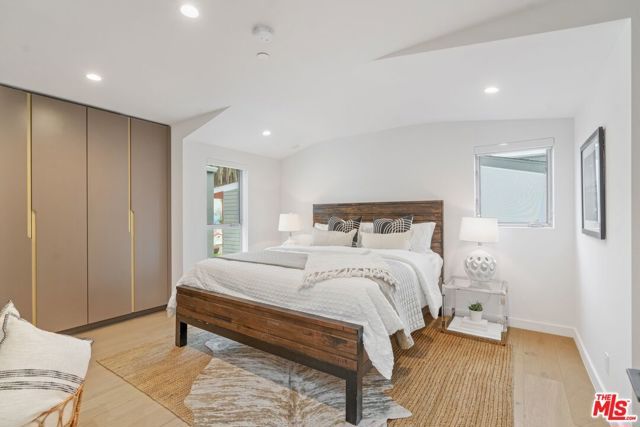 855 N Detroit Street, Los Angeles, CA 90046