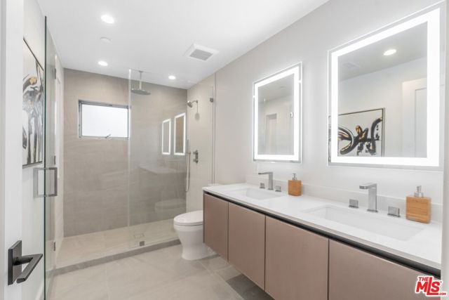 855 N Detroit Street, Los Angeles, CA 90046