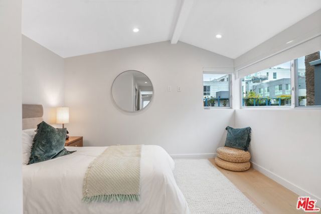 855 N Detroit Street, Los Angeles, CA 90046