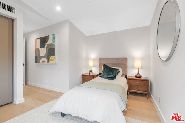 855 N Detroit Street, Los Angeles, CA 90046