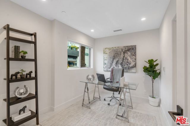 855 N Detroit Street, Los Angeles, CA 90046