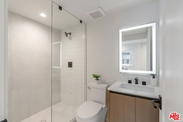 855 N Detroit Street, Los Angeles, CA 90046