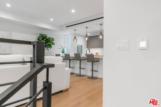 855 N Detroit Street, Los Angeles, CA 90046