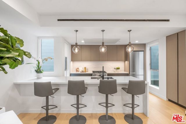 855 N Detroit Street, Los Angeles, CA 90046