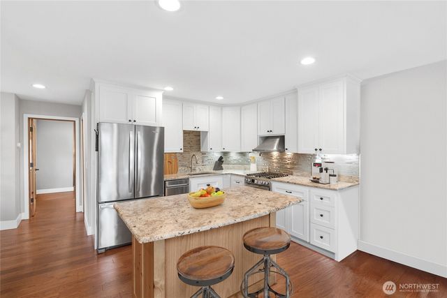 24215 75th Avenue SE, Woodinville, WA 98072