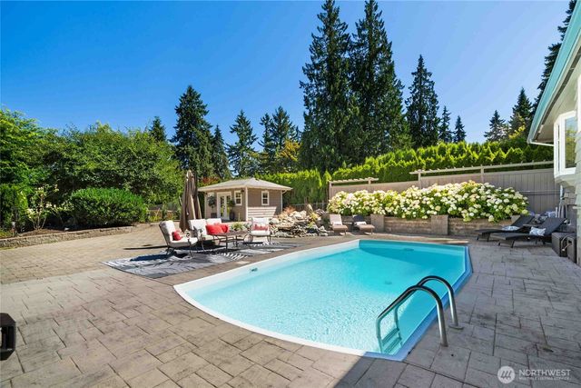 24215 75th Avenue SE, Woodinville, WA 98072