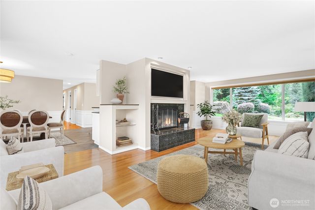 24215 75th Avenue SE, Woodinville, WA 98072