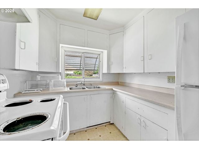 2134 MINNESOTA St, Eugene, OR 97402