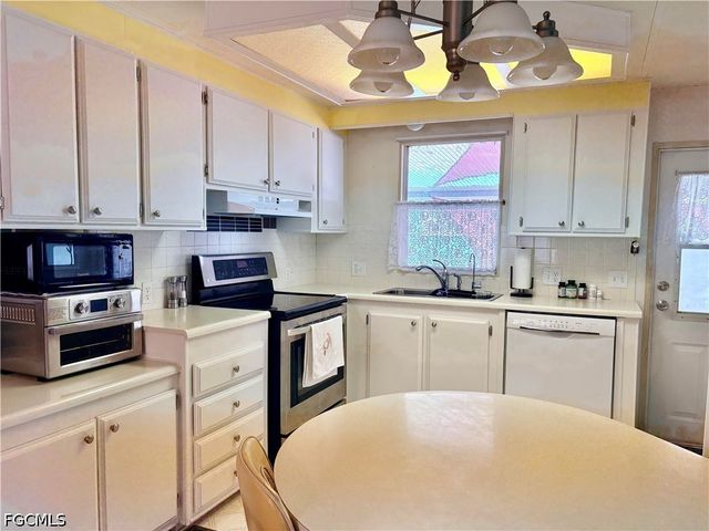 2787 Breezewood DR, North Fort Myers, FL 33917