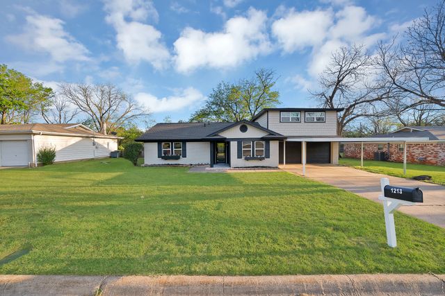 1213 Walker Drive, Hurst, TX 76053