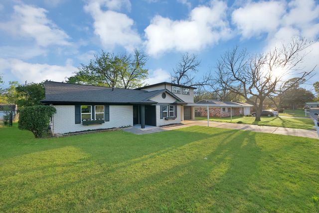 1213 Walker Drive, Hurst, TX 76053