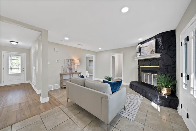 1213 Walker Drive, Hurst, TX 76053