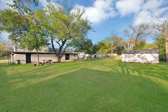 1213 Walker Drive, Hurst, TX 76053