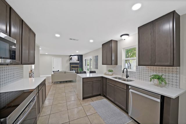 1213 Walker Drive, Hurst, TX 76053