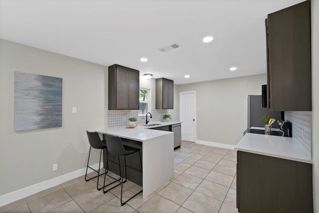 1213 Walker Drive, Hurst, TX 76053