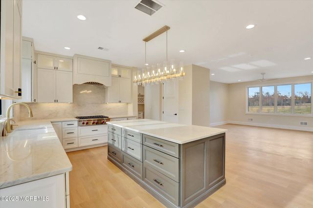 5 Cook Court, Millstone, NJ 08535