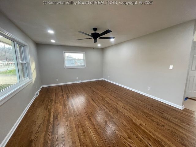 1325 Park Avenue, Nitro, WV 25143