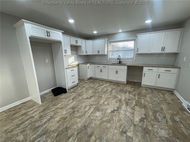 1325 Park Avenue, Nitro, WV 25143