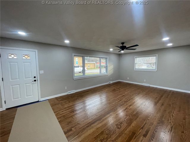 1325 Park Avenue, Nitro, WV 25143