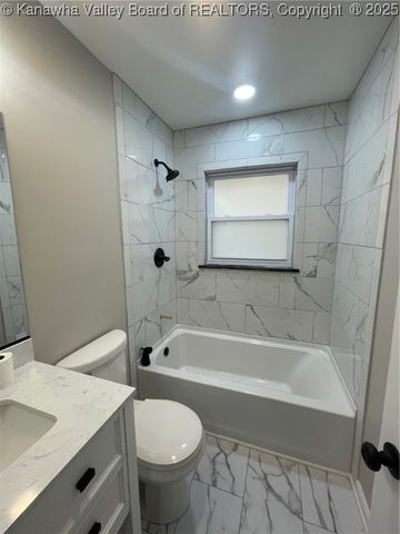 1325 Park Avenue, Nitro, WV 25143