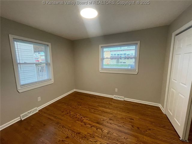 1325 Park Avenue, Nitro, WV 25143