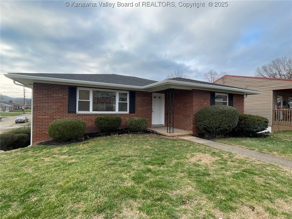 1325 Park Avenue, Nitro, WV 25143