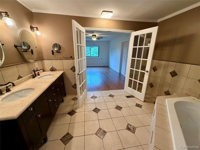 10280 Nimphie Road, Fenton, MI 48430