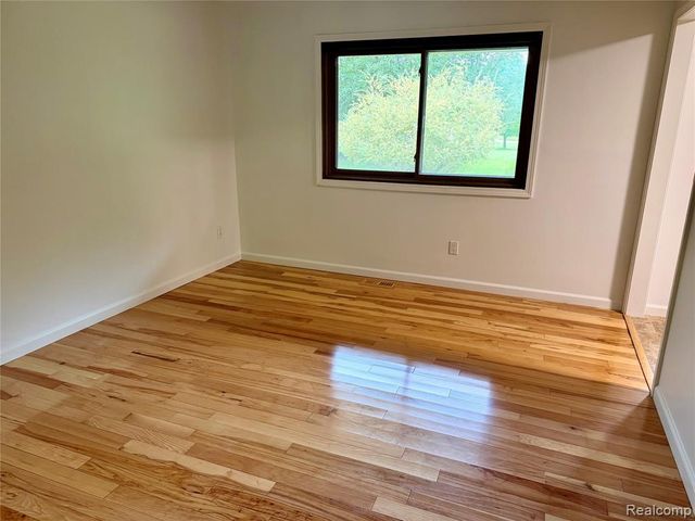 10280 Nimphie Road, Fenton, MI 48430